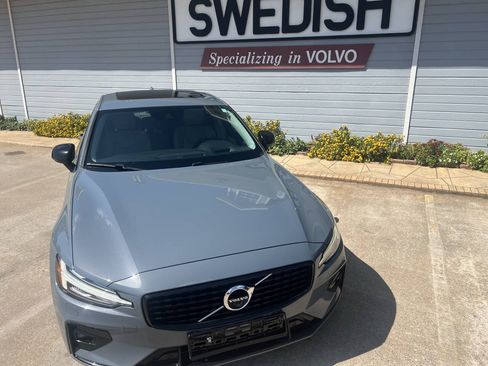 Used 2022 Volvo S60 B5 Momentum AWD/4WD image 2