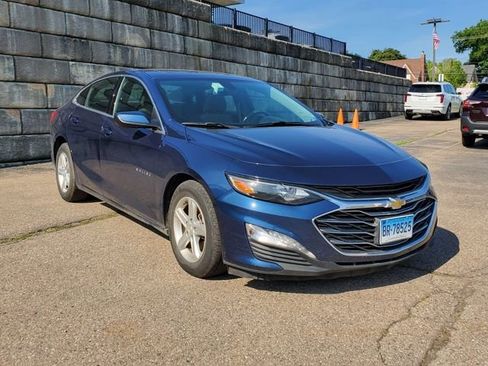 Used 2022 Chevrolet Malibu LT image 2