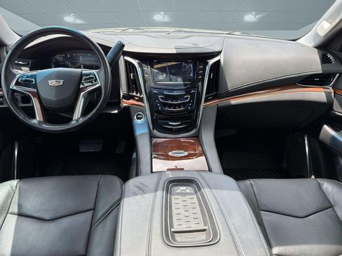 Used 2016 Cadillac Escalade Luxury RWD image 16