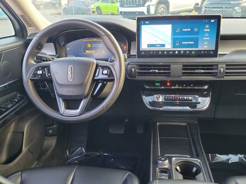Used 2023 Lincoln Corsair AWD image 15