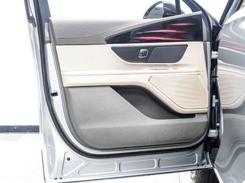Used 2025 Lincoln Nautilus Premier AWD/4WD image 45