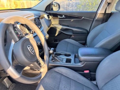 Used 2018 Kia Sorento FWD V6 image 36