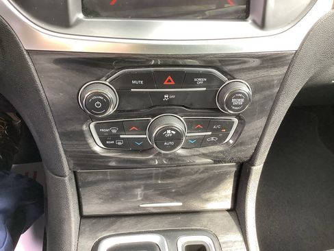 Used 2021 Chrysler 300 Touring w/ Sport Appearance Package image 17