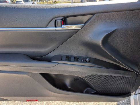 Used 2022 Toyota Camry SE image 12