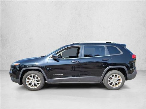 Used 2017 Jeep Cherokee Latitude w/ Safety/Convenience Group FWD image 8