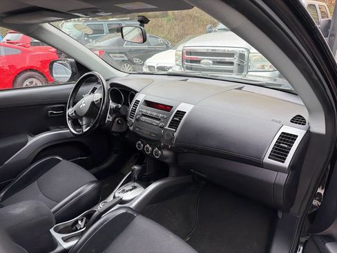 Used 2010 Mitsubishi Outlander XLS image 8