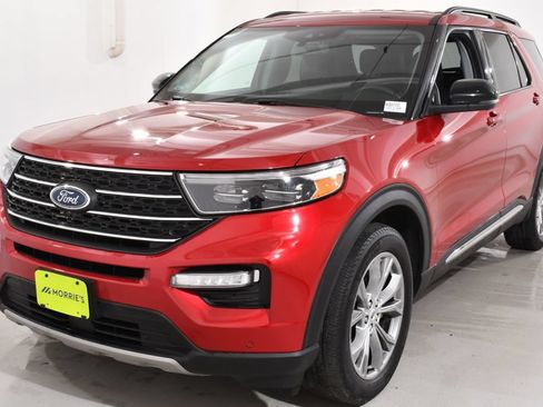 Used 2022 Ford Explorer XLT w/ Equipment Group 202A AWD/4WD image 2
