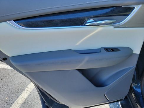 Used 2020 Cadillac XT6 Premium Luxury image 13