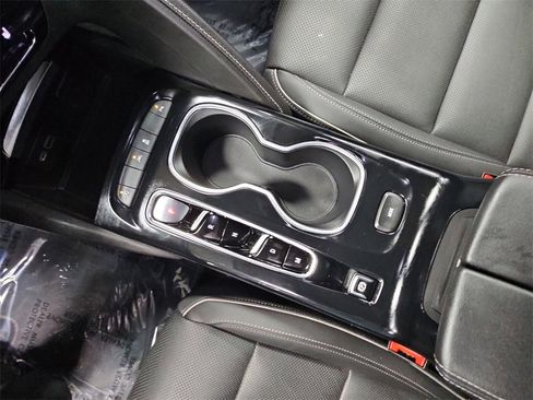 Used 2023 Buick Envision Essence image 24