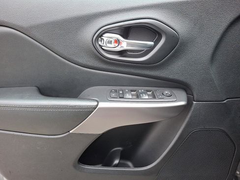 Used 2021 Jeep Cherokee Latitude Lux w/ Comfort/Convenience Group image 11