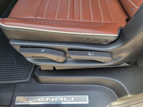 Used 2024 GMC Yukon XL Denali Ultimate AWD/4WD image 32