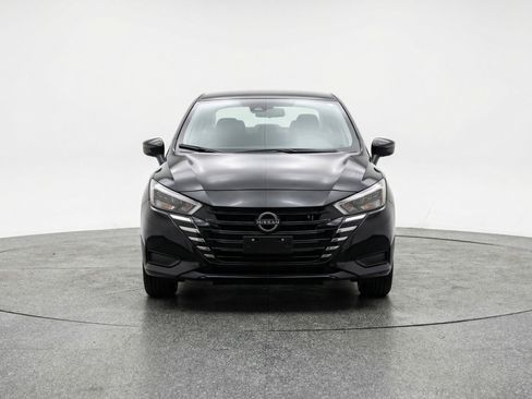 Used 2025 Nissan Versa SV image 2