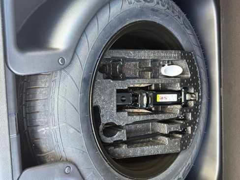 Used 2018 Jeep Grand Cherokee Limited image 14