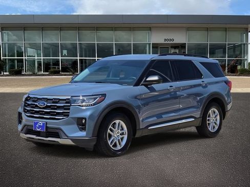 Used 2025 Ford Explorer Active w/ Active Comfort Package RWD image 3