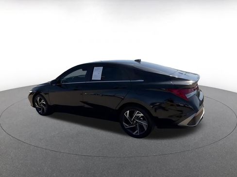 Used 2025 Hyundai Elantra SEL FWD image 10