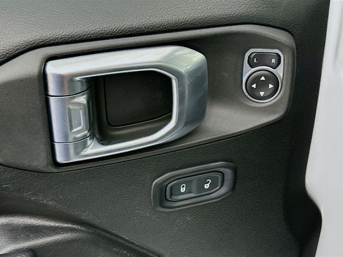Used 2023 Jeep Wrangler Unlimited Rubicon 4xe AWD/4WD image 15