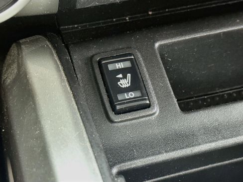 Used 2019 Nissan Titan SV w/ SV Convenience Package image 3