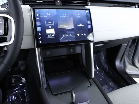 Used 2025 Land Rover Discovery Sport S image 27