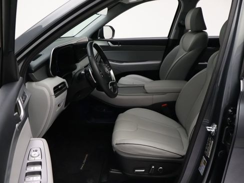 Used 2025 Hyundai Palisade SEL FWD image 14