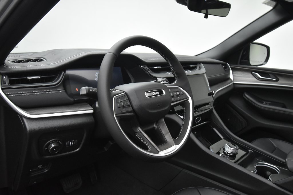 New 2027 Jeep Grand Cherokee Limited AWD/4WD image 33