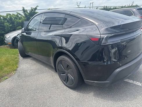 Used 2026 Tesla Model Y 2WD image 10
