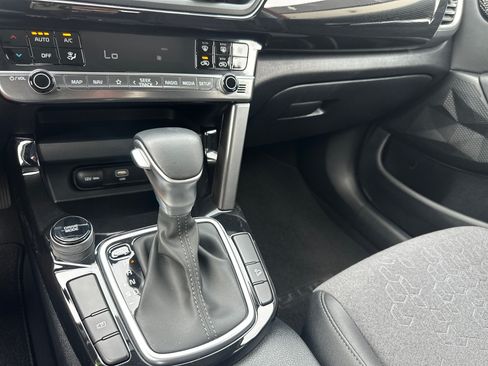 Used 2024 Kia Seltos S FWD image 19