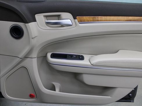 Used 2014 Chrysler 300 C w/ Beats Audio Group image 27