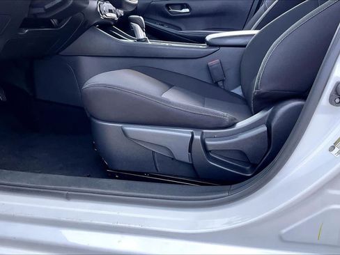 Used 2025 Nissan Sentra SV FWD image 36