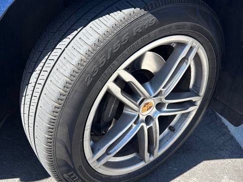 Certified 2017 Porsche Macan AWD/4WD image 4
