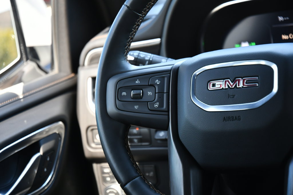 Used 2024 GMC Yukon AT4 w/ AT4 Premium Package AWD/4WD image 37