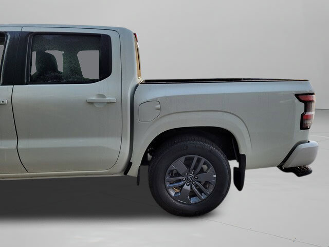 Used 2026 Nissan Frontier SV w/ Tow Package RWD image 8
