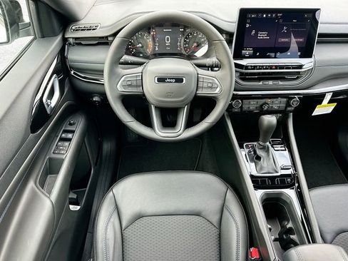 New 2026 Jeep Compass Latitude image 15