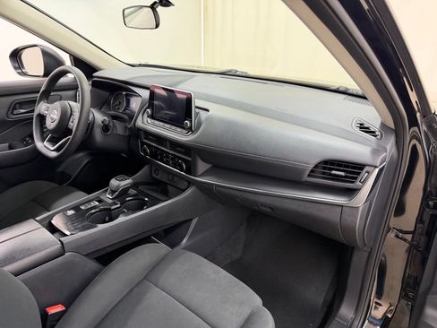 Used 2024 Nissan Rogue S FWD image 12