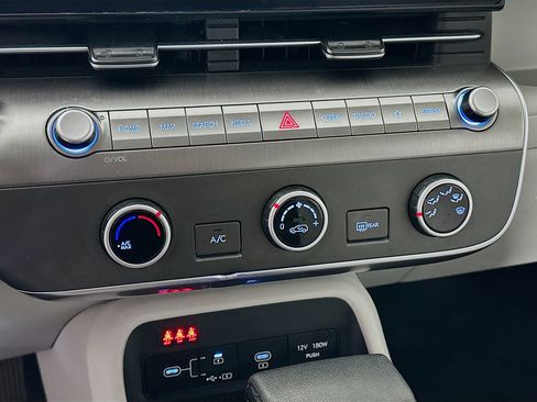 Used 2024 Hyundai Kona SE image 23