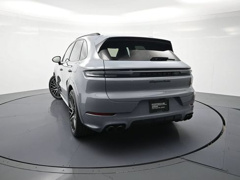 Used 2024 Porsche Cayenne Turbo AWD/4WD image 34