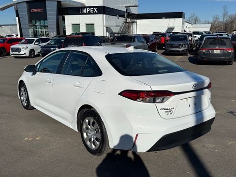Used 2025 Toyota Corolla LE image 3