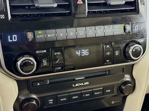 Certified 2022 Lexus GX 460 Luxury w/ Off Road Package AWD/4WD image 16