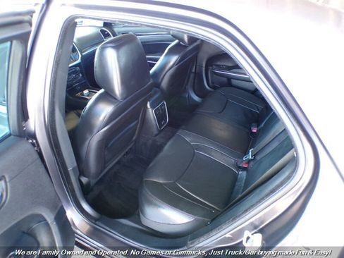 Used 2015 Chrysler 300 Limited RWD image 19