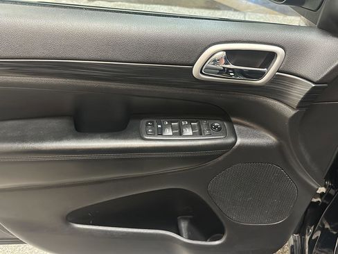 Used 2020 Jeep Grand Cherokee Altitude image 17