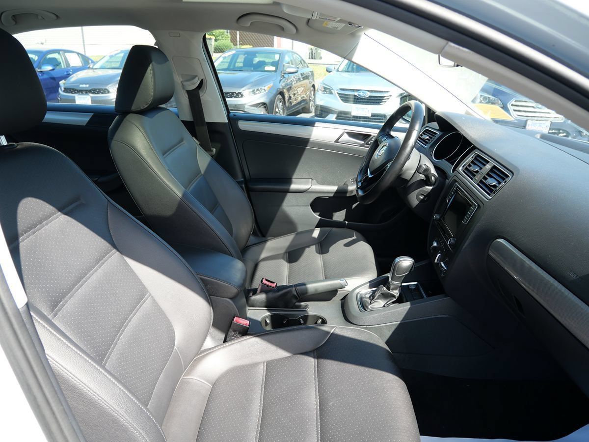 Used 2018 Volkswagen Jetta SE FWD image 17