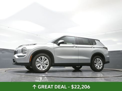 Used 2025 Mitsubishi Outlander ES image 52