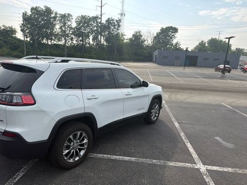 Used 2021 Jeep Cherokee Latitude Plus w/ Sun & Sound Group AWD/4WD image 4
