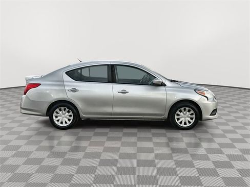 Used 2017 Nissan Versa SV image 9