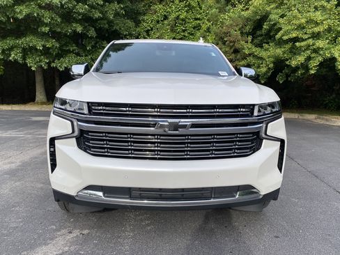 Used 2023 Chevrolet Suburban Premier AWD/4WD image 3