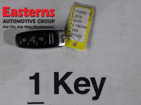 Used 2019 Audi e-tron Prestige w/ Prestige Package AWD/4WD image 24