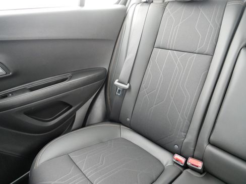 Used 2022 Chevrolet Trax LT w/ Sport Edition image 12