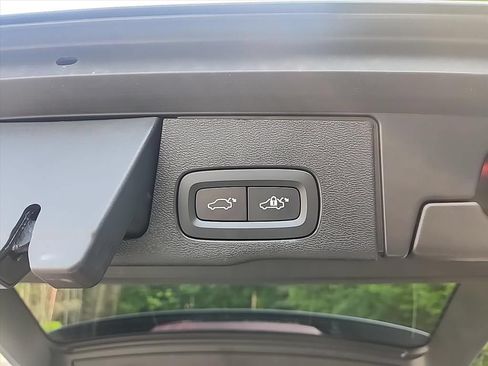 Certified 2024 Volvo XC60 B5 Core w/ Protection Package Premier AWD/4WD image 36