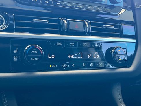 Used 2023 Nissan Pathfinder Platinum FWD image 22
