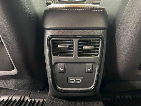 Used 2023 Chrysler 300 C RWD image 14