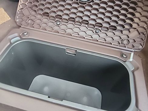 Certified 2016 RAM 1500 Laramie w/ Convenience Group image 24